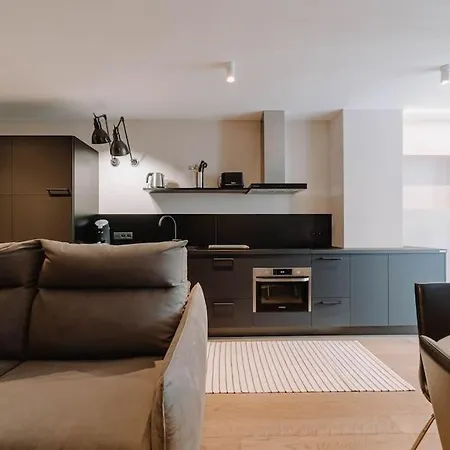 : La Rouge De La Grand Place Apartment *