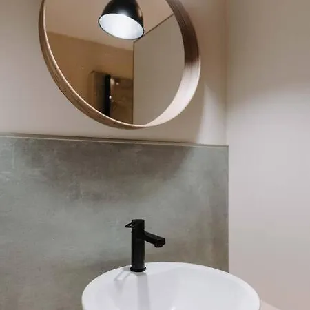 : La Rouge De La Grand Place Apartment *